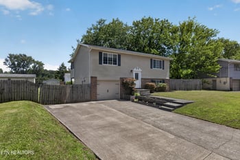 10004 Branchview Dr, Knoxville, TN 37932
