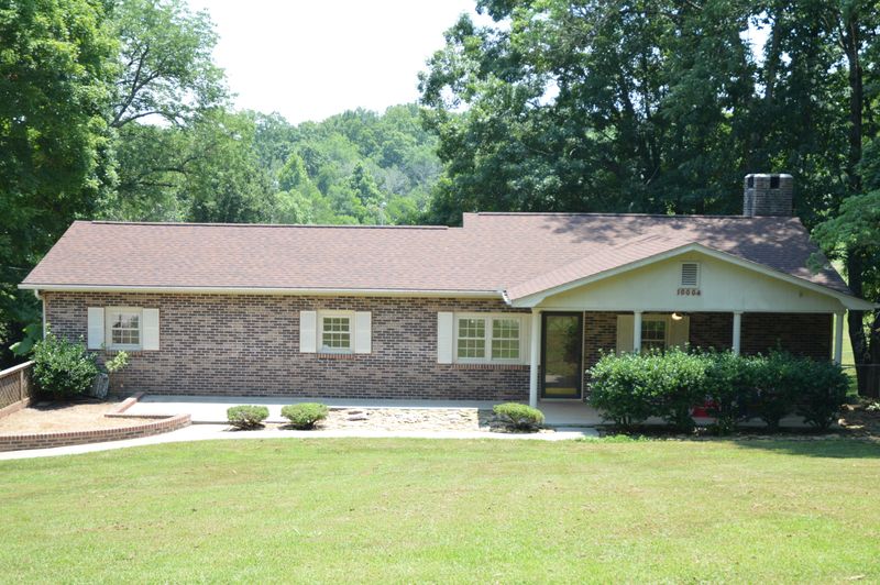 10004 Hall Rd, Knoxville, TN 37923