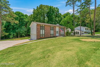 10008 Bluegrass Rd, Knoxville, TN 37922
