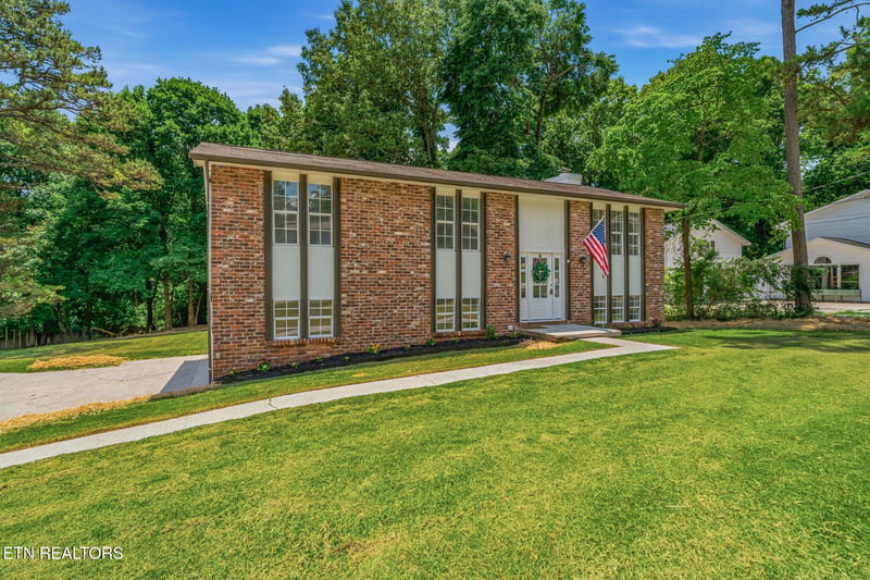10008 Bluegrass Rd, Knoxville, TN 37922