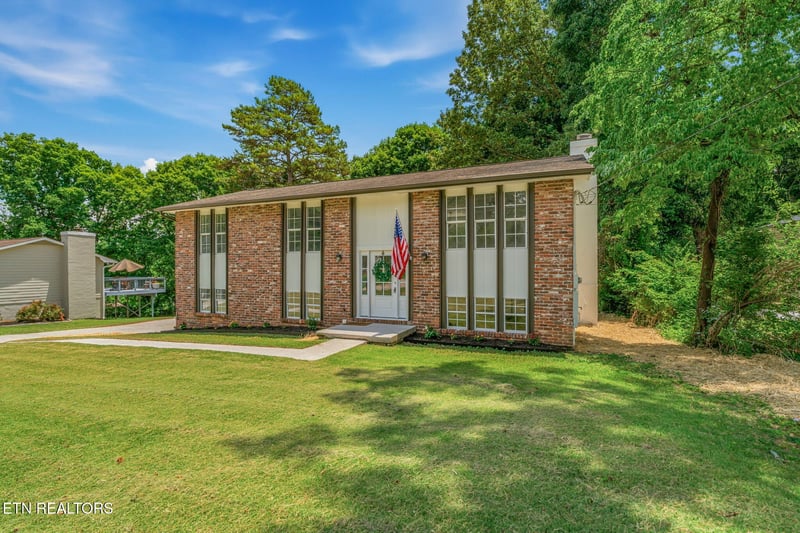 10008 Bluegrass Rd, Knoxville, TN 37922