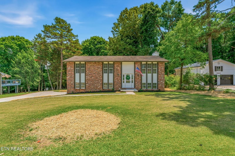 10008 Bluegrass Rd, Knoxville, TN 37922