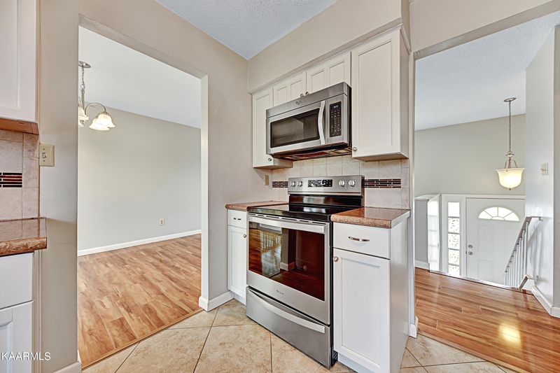 10009 Hempshire Dr, Knoxville, TN 37922