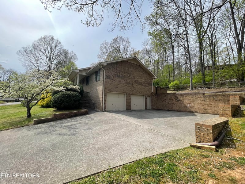 1001 Buckthorn Dr, Knoxville, TN 37912