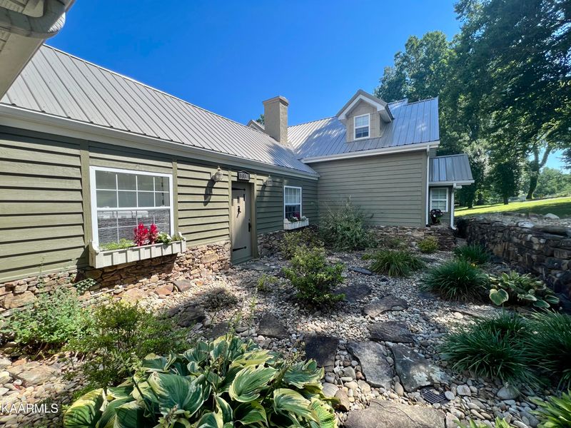 1001 E Elm St, Lafollette, TN 37766