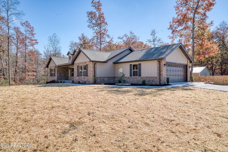 1001 Grey Eagle Dr, Crossville, TN 38572