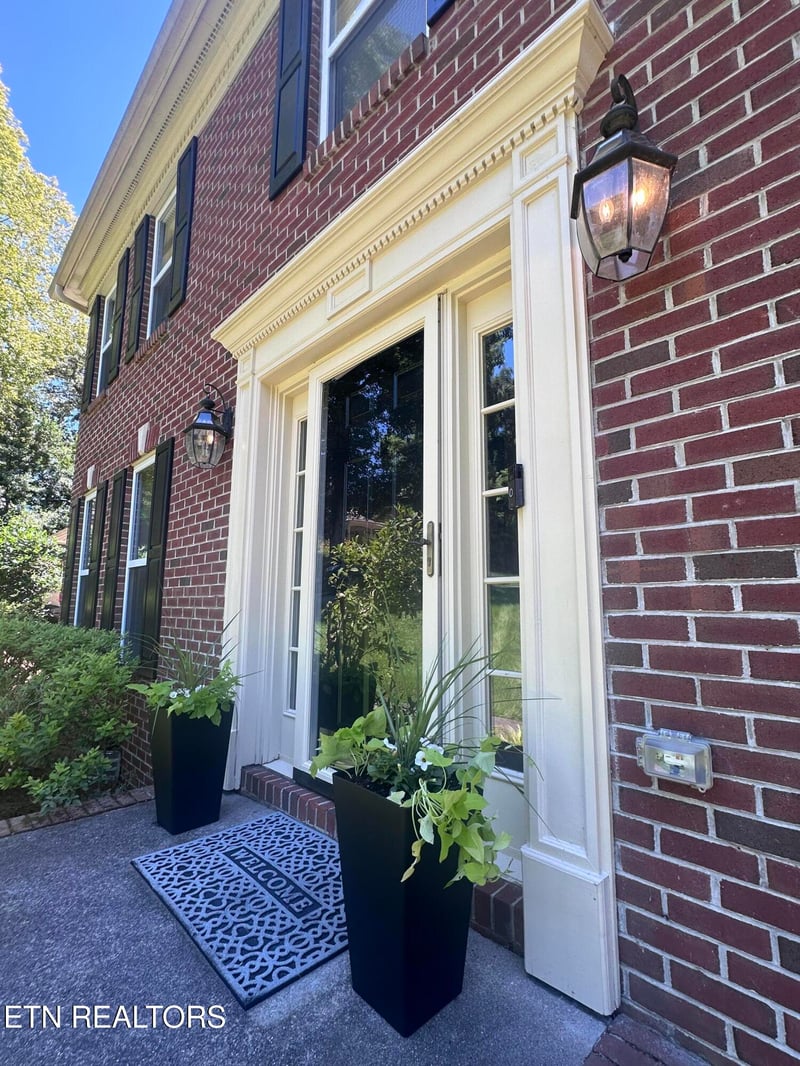 1001 Paddington Rd, Knoxville, TN 37922
