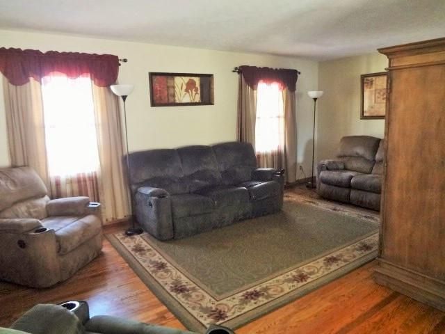 1001 W Outer Dr, Oak Ridge, TN 37830