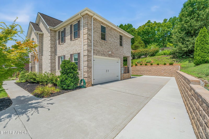 10019 Castleglen Ln, Knoxville, TN 37922