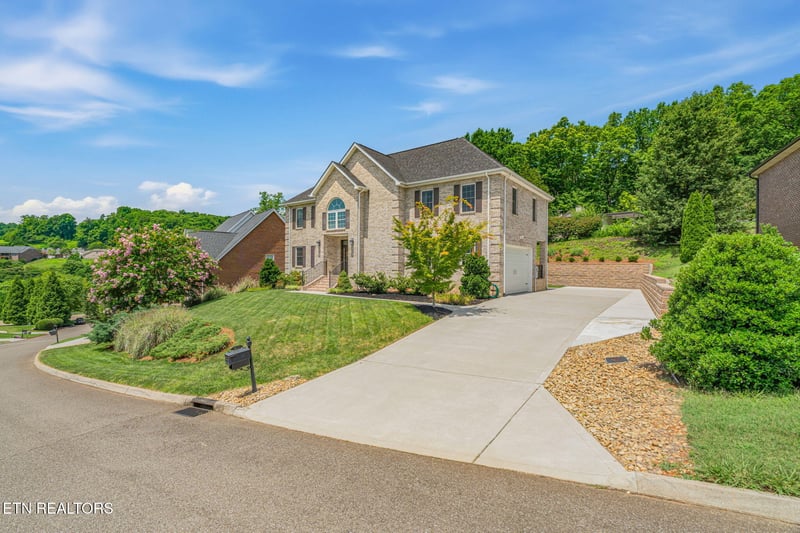 10019 Castleglen Ln, Knoxville, TN 37922