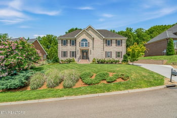 10019 Castleglen Ln, Knoxville, TN 37922