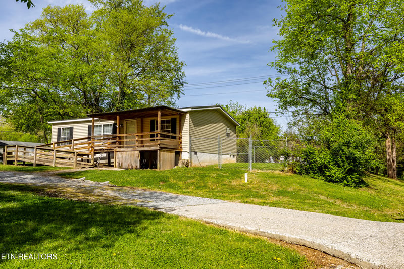 1002 Doll Ave, Maryville, TN 37801