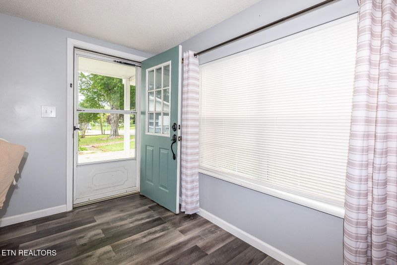 1002 E 1st Ave, Lenoir City, TN 37771