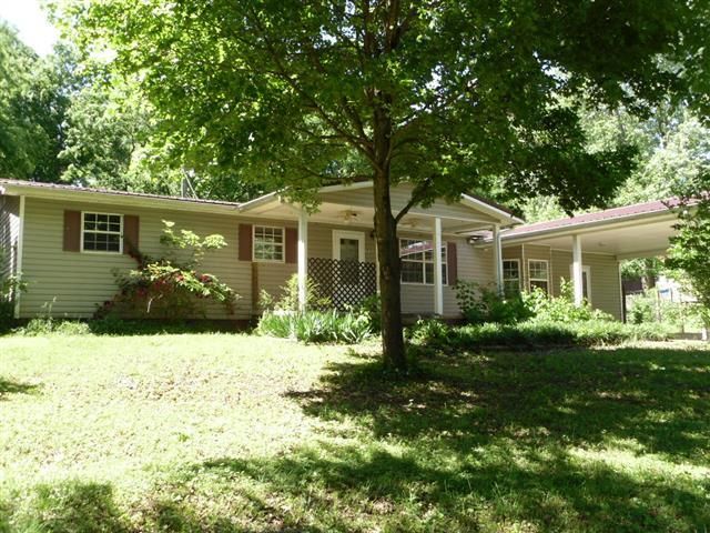 1002 Monroe Cir, Madisonville, TN 37354