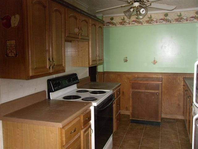 1002 Monroe Cir, Madisonville, TN 37354