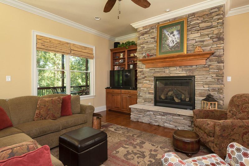 1002 Northbridge Close, Kingston, TN 37763