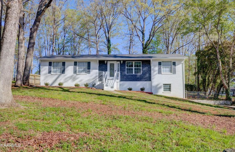 10021 Bluegrass Rd, Knoxville, TN 37922
