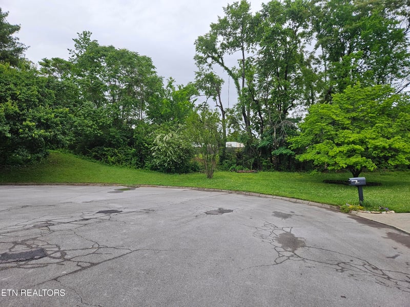 10022 Bob Gray & Red Hellard Ln, Knoxville, TN 37923