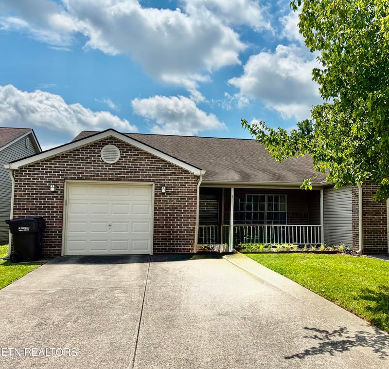 10024 Greylock Way, Knoxville, TN 37931