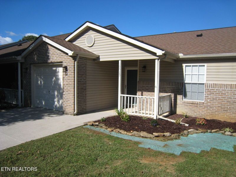 10029 Gate Post Way, Knoxville, TN 37931
