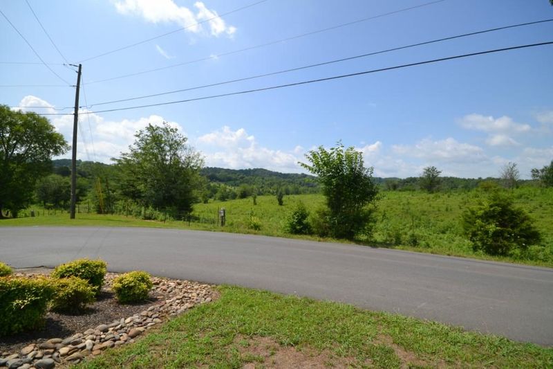 1003 Stones Throw Ln, Sevierville, TN 37876