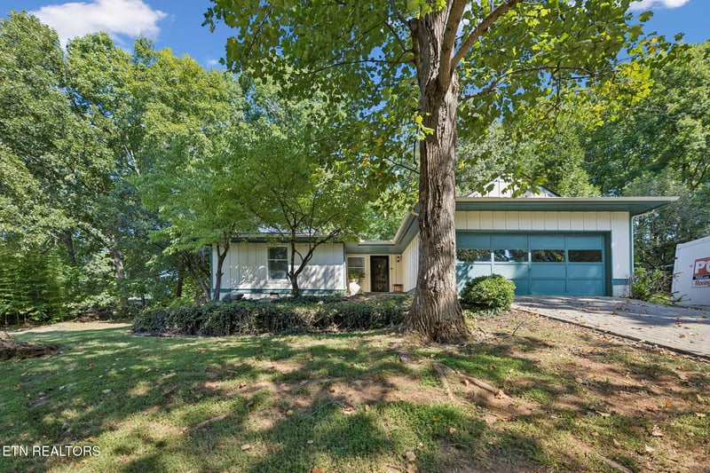 10033 Bluegrass Rd, Knoxville, TN 37922