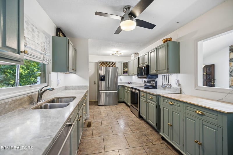 10033 Bluegrass Rd, Knoxville, TN 37922