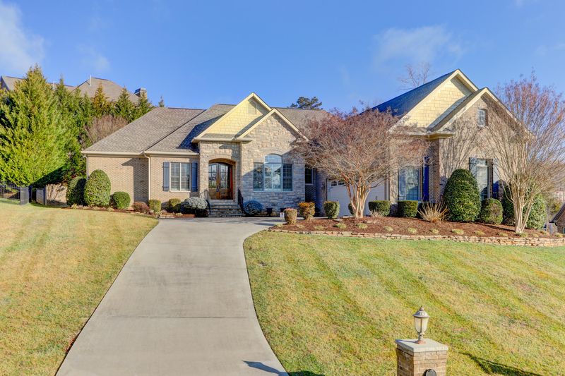 10039 Fox Cove Rd, Knoxville, TN 37922