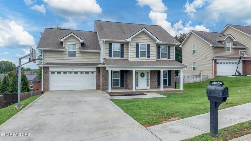1004 Brooklyn Ln, Maryville, TN 37804