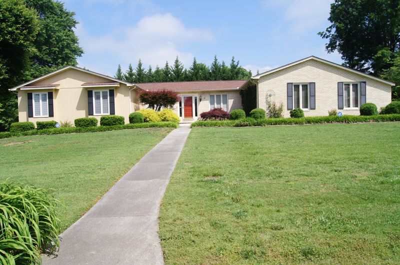 1004 Chateaugay Rd, Knoxville, TN 37923