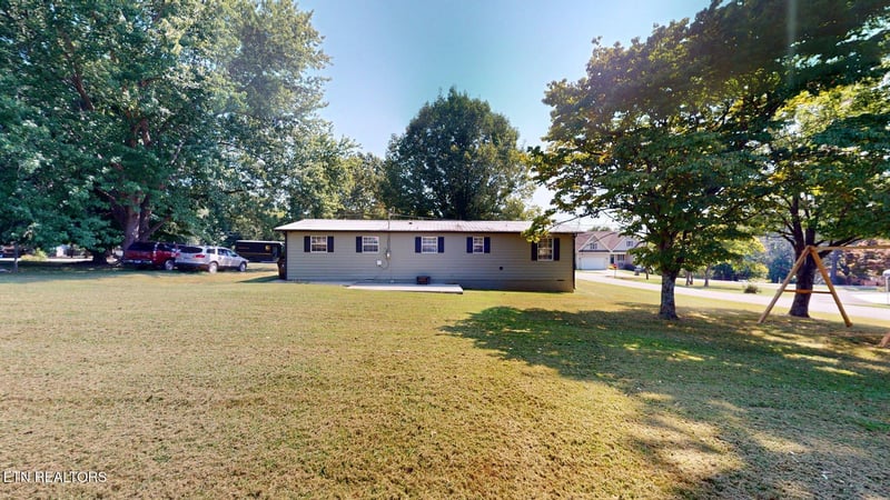 1004 Lincoln Dr, Madisonville, TN 37354