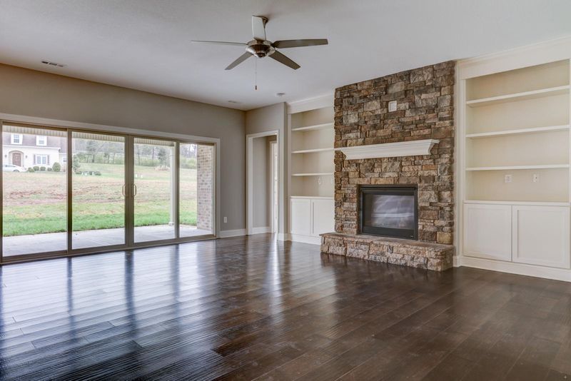1004 Prince George Parish Dr, Knoxville, TN 37934