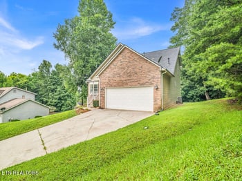 1004 Sugar Creek Ln, Knoxville, TN 37920