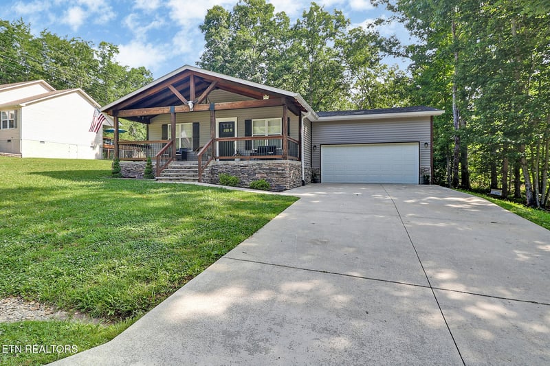 1004 Tia Ln, Crossville, TN 38572