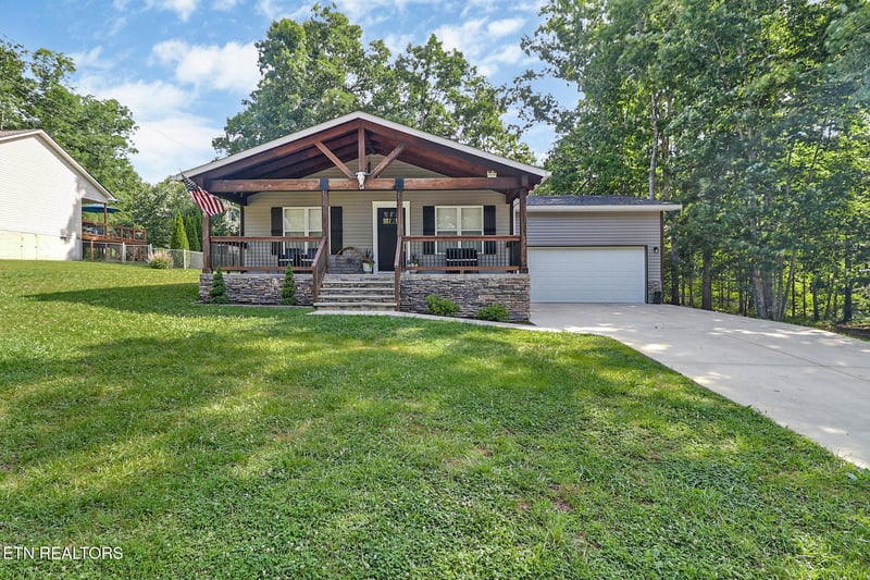1004 Tia Ln, Crossville, TN 38572