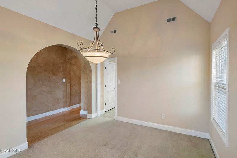 1005 Cragfont Way, Knoxville, TN 37923