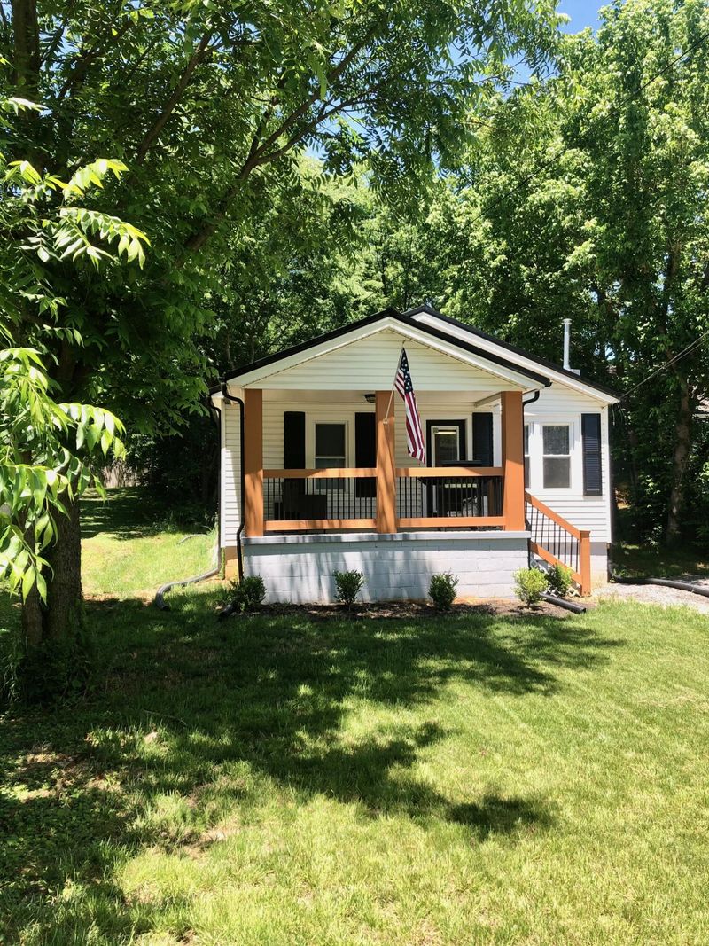 1005 Doll Ave, Maryville, TN 37801