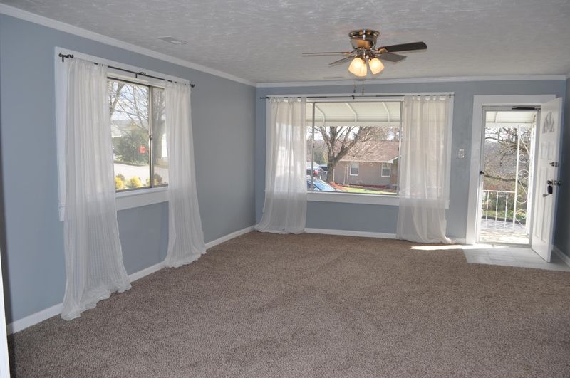 1005 E 2nd Ave, Lenoir City, TN 37771