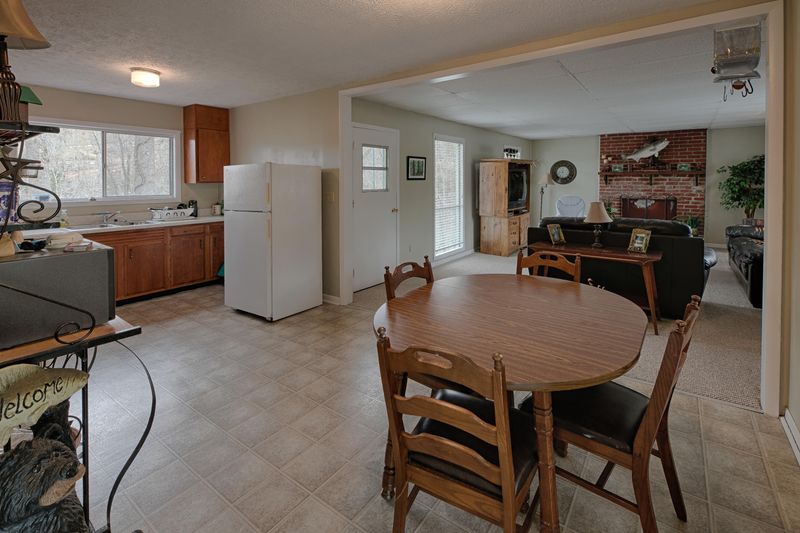1005 Indian River Bd Rd, Jacksboro, TN 37757