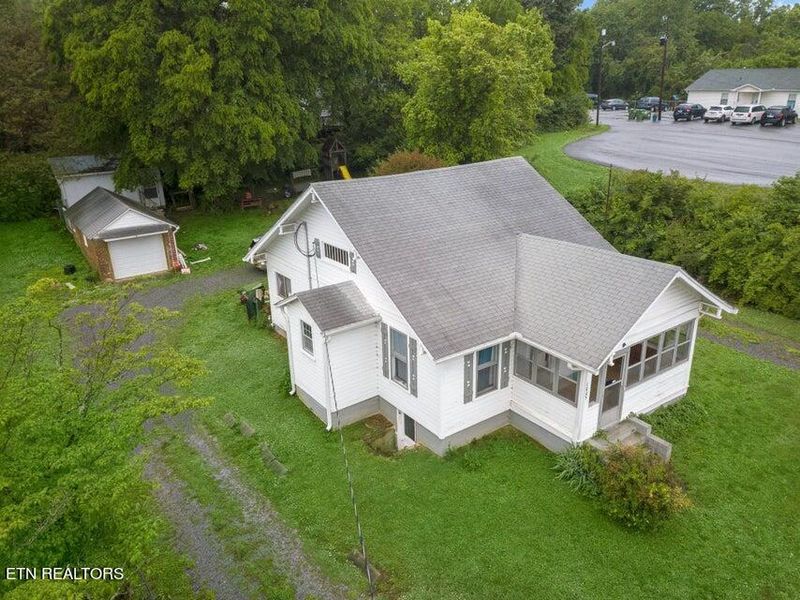 1005 Middlesettlements Rd, Maryville, TN 37801