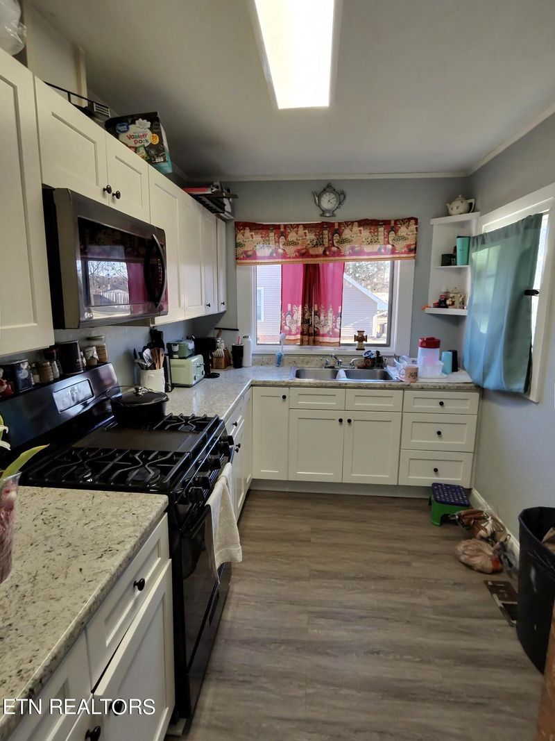 1005 Middlesettlements Rd, Maryville, TN 37801