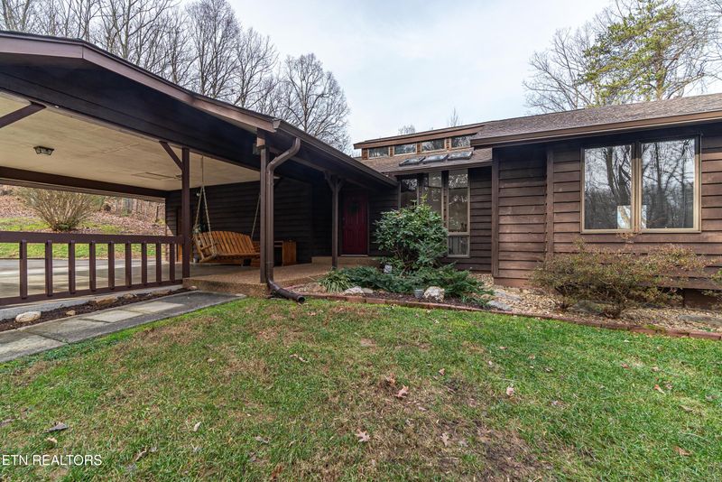 1005 Tuskegee Dr, Oak Ridge, TN 37830