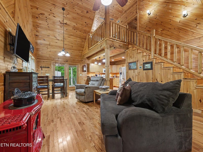1006 Dry Valley Rd, Townsend, TN 37882