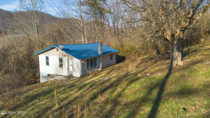 1006 W Elm St, Lafollette, TN 37766