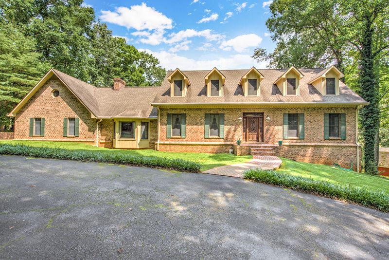 1006B W Outer Dr, Oak Ridge, TN 37830