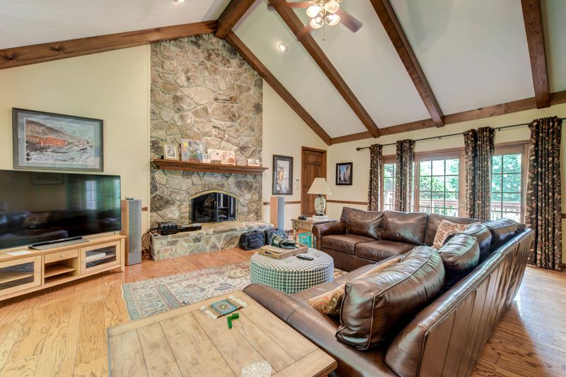 1006B W Outer Dr, Oak Ridge, TN 37830