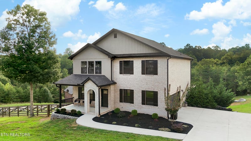 1007 Crown Ridge Ln, Powell, TN 37849