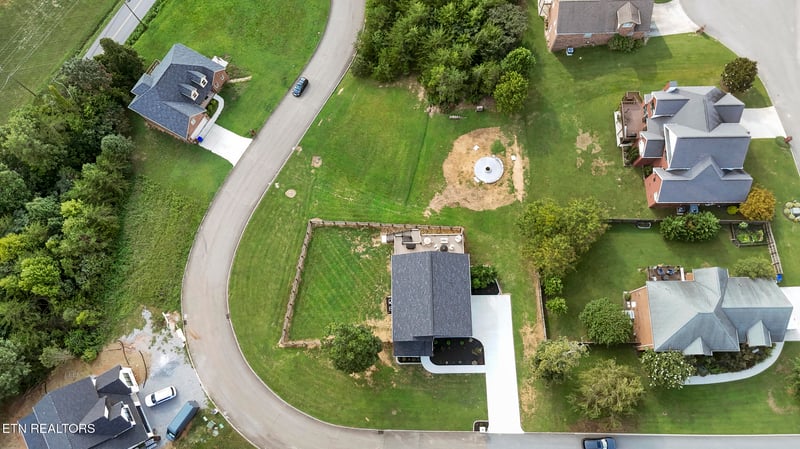 1007 Crown Ridge Ln, Powell, TN 37849