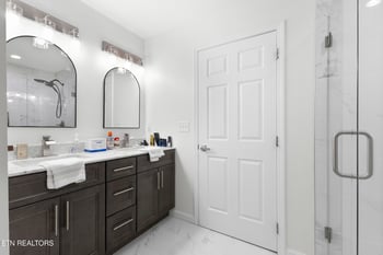 1007 Crown Ridge Ln, Powell, TN 37849