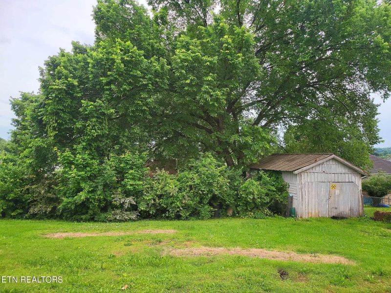 1007 E 1st Ave, Lenoir City, TN 37771